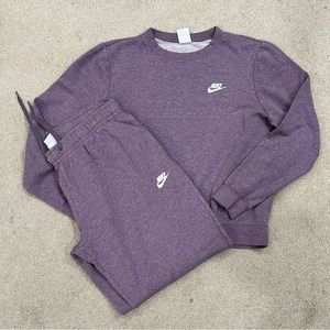 Nike heather lavender fleece 2 piece set. Large Sweatshirt with sweatpants.